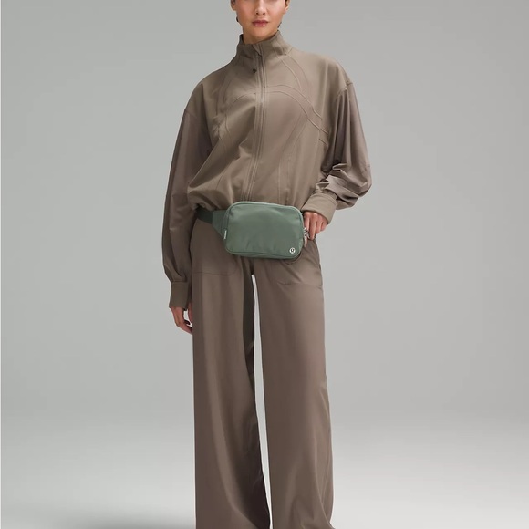 Lululemon Everywhere Belt Bag Large 2L- Grey Eucalyptus - Picture 6 of 6